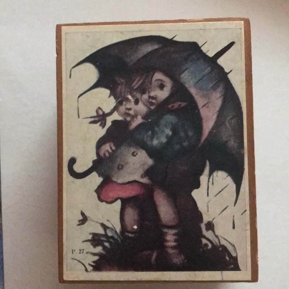 Vintage made in Japan music box plays rain drops